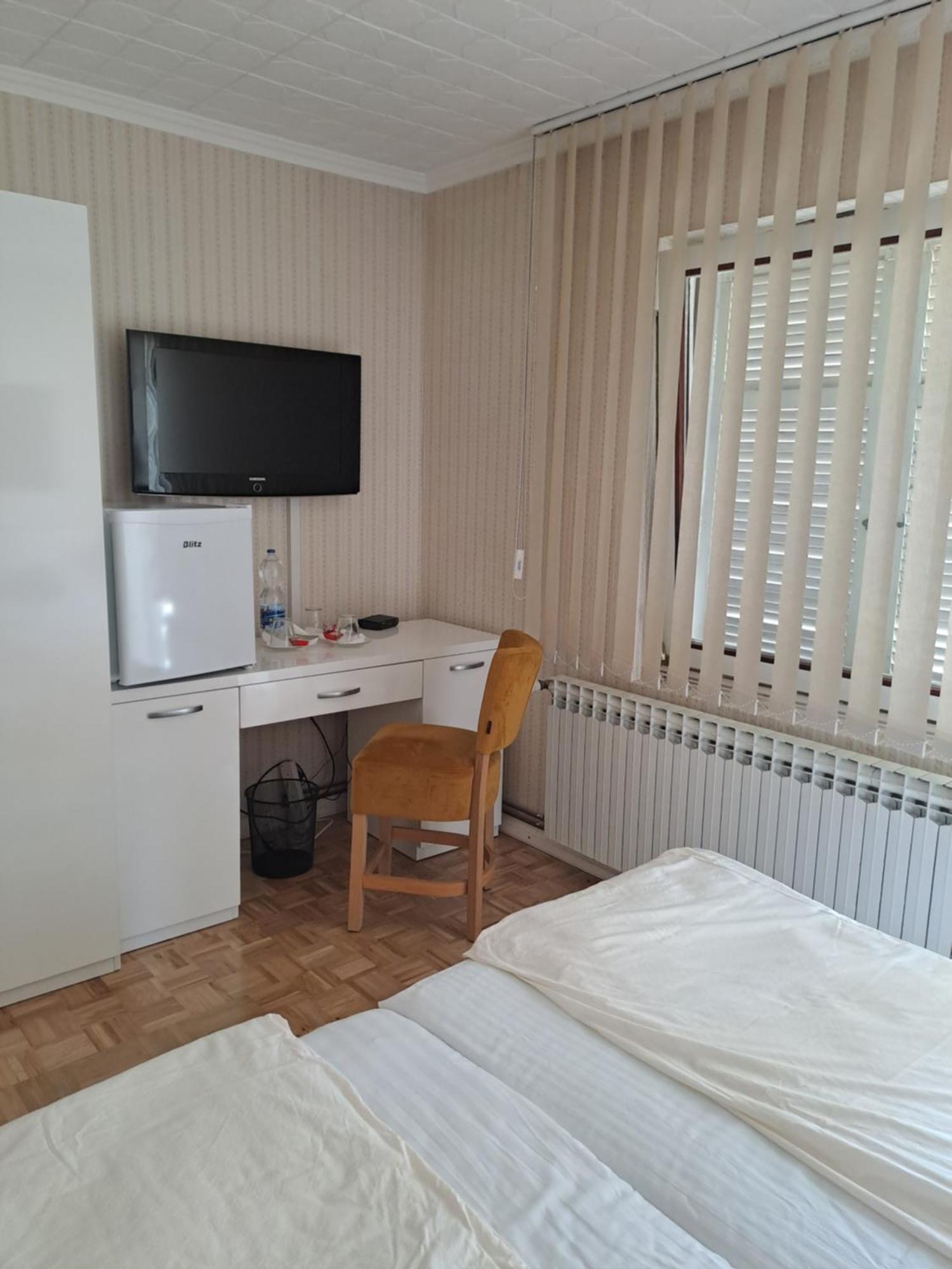 Accommodation Zara Вуковар Екстер'єр фото